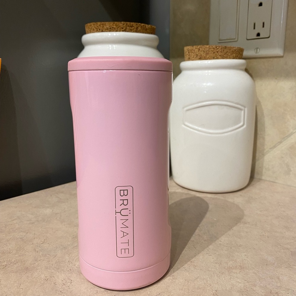 Brumate hopsulator slim insulated drink holder. excellent condition